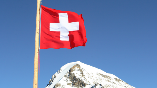 スイス、規制に向けた調査の一環で大麻の販売開始へ