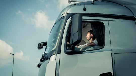 アメリカ運輸省、トラック運転手にCBDの使用を警告